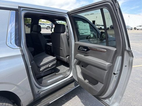 New 2026 Chevrolet Suburban LT w/ Comfort Package AWD/4WD image 25