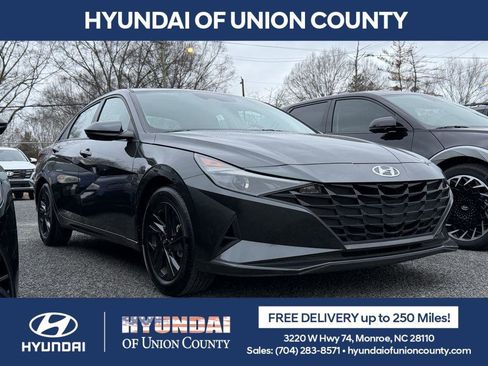 Used 2023 Hyundai Elantra SEL w/ Cargo Package image 1