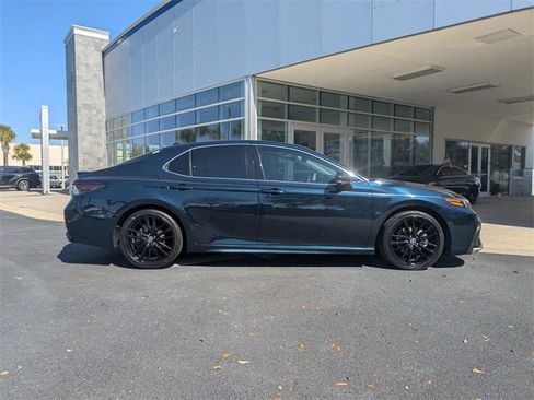 Used 2021 Toyota Camry XSE image 3