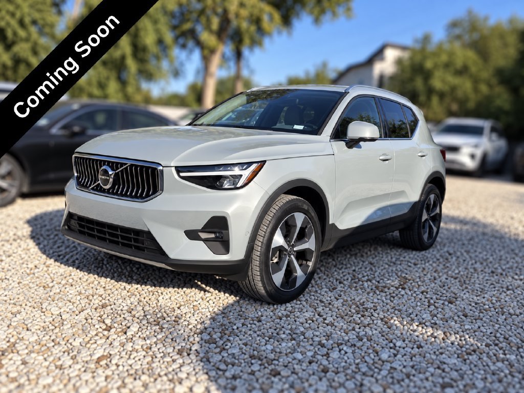 Certified 2024 Volvo XC40 B5 Plus AWD/4WD image 1