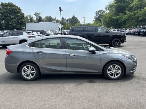 Used 2018 Chevrolet Cruze LT w/ Convenience Package FWD image 6