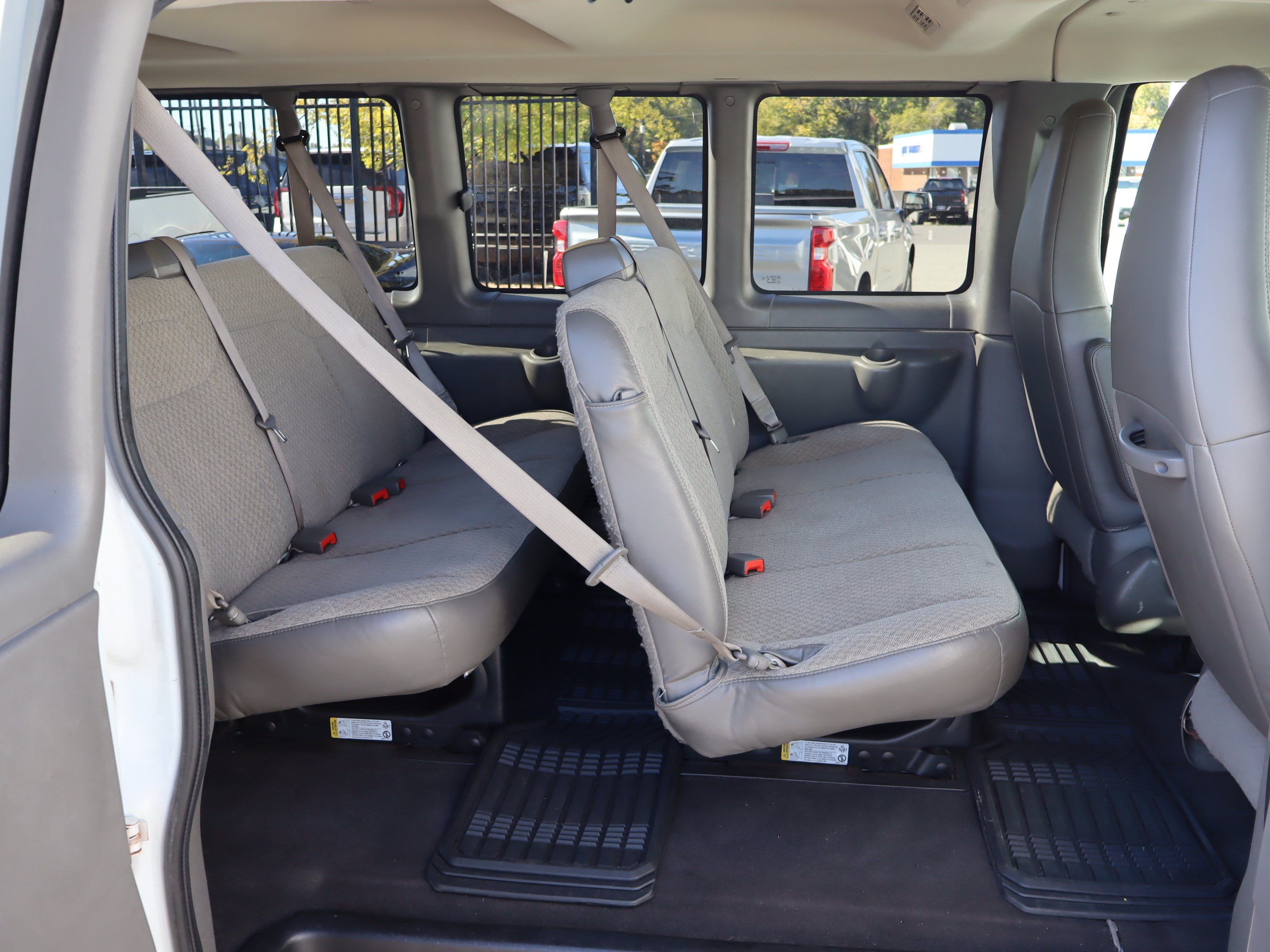 Used 2020 Chevrolet Express 3500 LT w/ LT Preferred Equipment Group RWD image 30