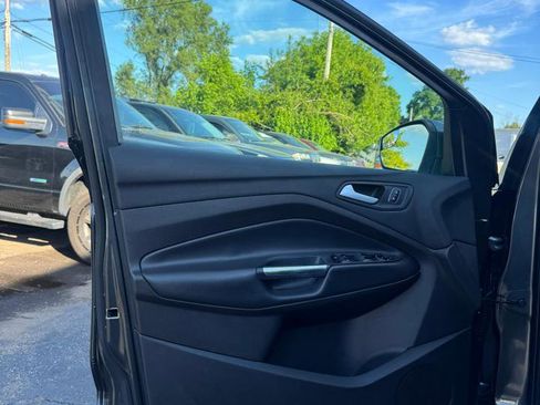 Used 2018 Ford Escape SE FWD image 14