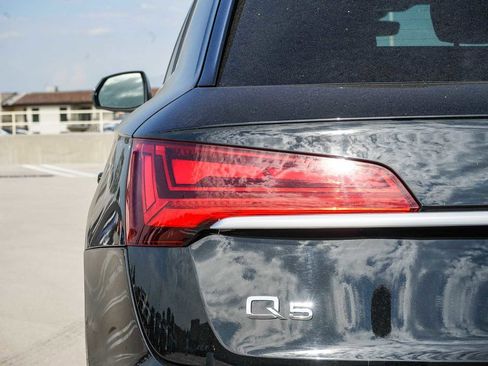 Used 2023 Audi Q5 2.0T Premium w/ Convenience Package image 9