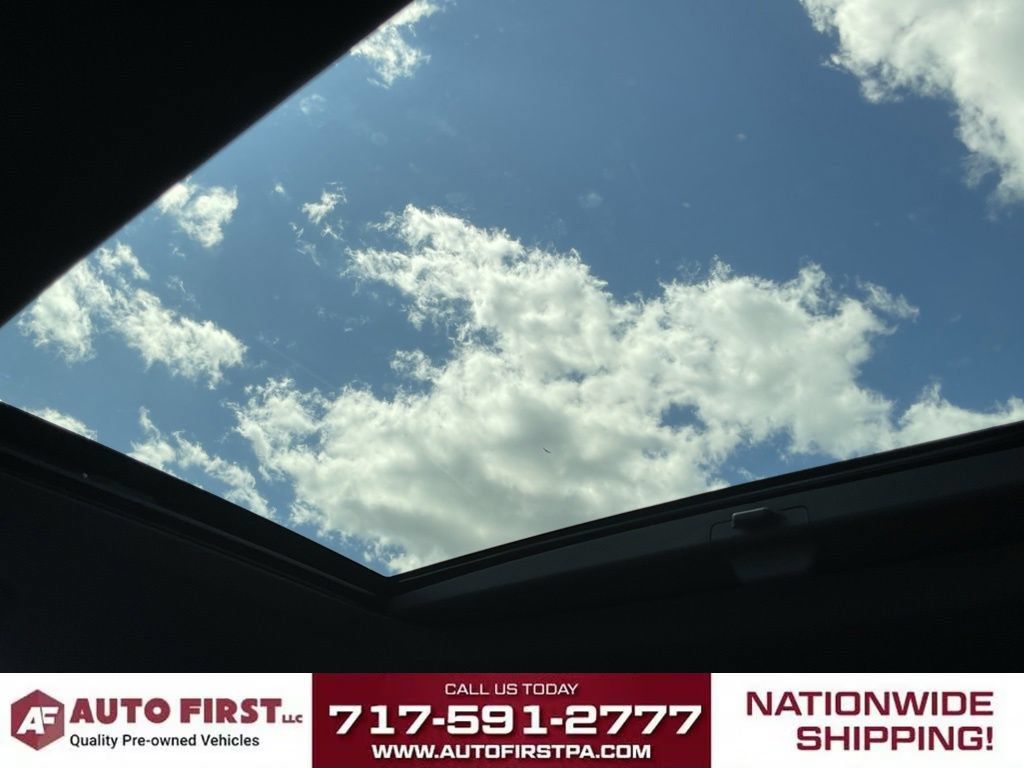 Used 2023 Chevrolet Traverse LT w/ LT Premium Package AWD/4WD image 27