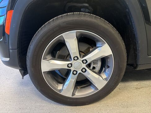 Used 2021 Jeep Grand Cherokee L Limited w/ Luxury Tech Group II image 3