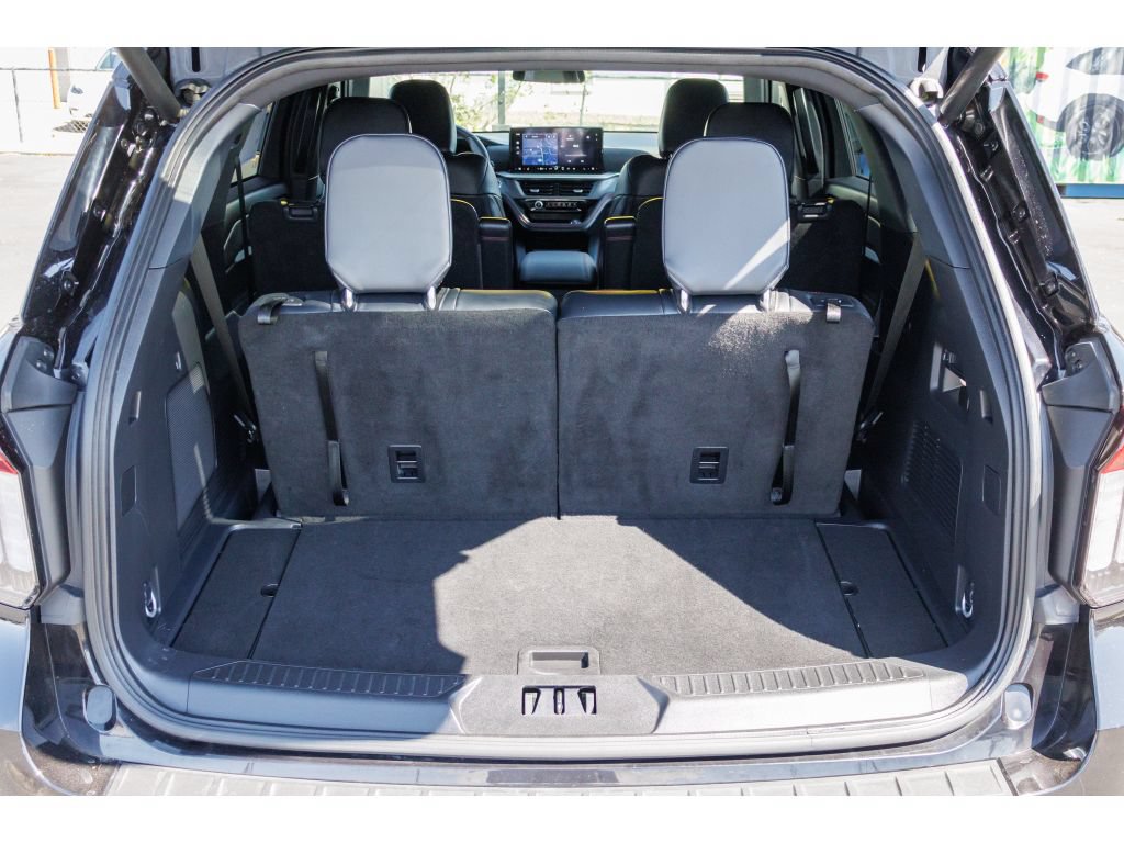 Used 2025 Ford Explorer ST-Line AWD/4WD image 16