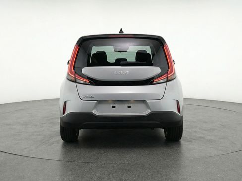 Used 2025 Kia Soul LX w/ LX Technology Package FWD image 7