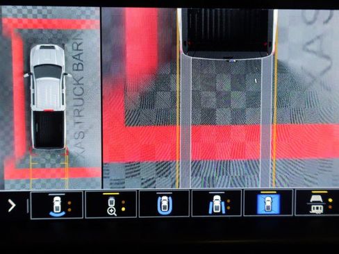 Used 2022 GMC Sierra 3500 Denali w/ Denali Black Diamond Edition AWD/4WD image 16