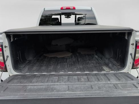 Used 2018 GMC Sierra 1500 SLT AWD/4WD image 38
