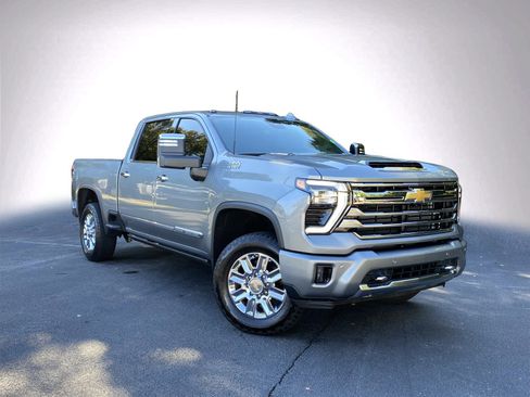 Used 2024 Chevrolet Silverado 2500 High Country w/ High Country Premium Package image 2