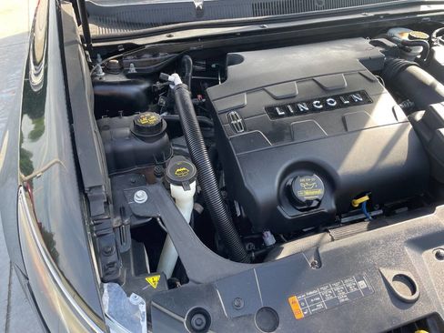 Used 2014 Lincoln MKS AWD w/ Equipment Group 101A image 95