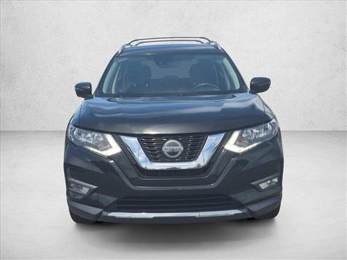 Used 2019 Nissan Rogue SV w/ Premium Package FWD image 2