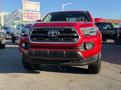 Used 2016 Toyota Tacoma TRD Sport image 60