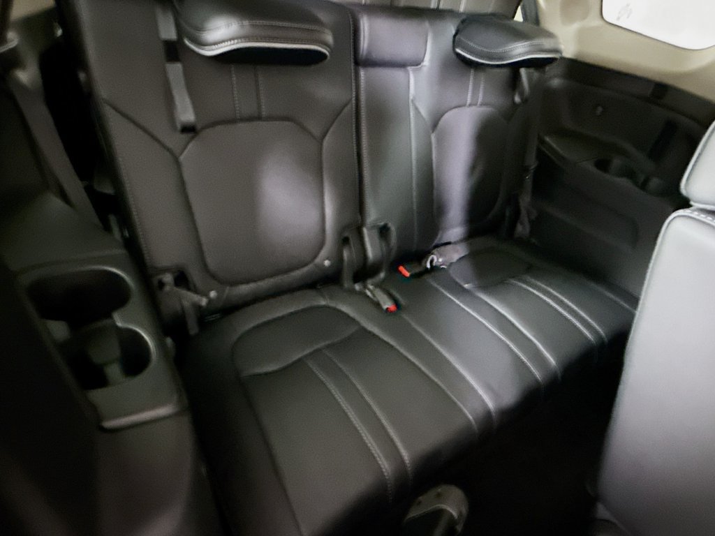 Used 2025 Honda Pilot Elite image 33