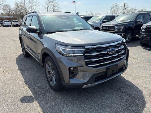 Certified 2025 Ford Explorer Active w/ Active Comfort Package image 3