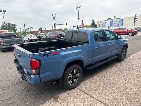 Used 2019 Toyota Tacoma TRD Sport w/ TRD Premium Sport Package AWD/4WD image 11
