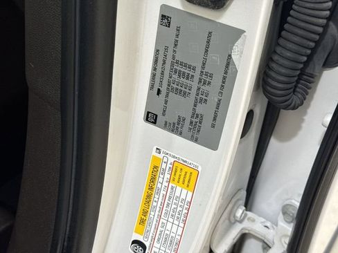 Used 2022 GMC Yukon SLT w/ SLT Premium Package image 35