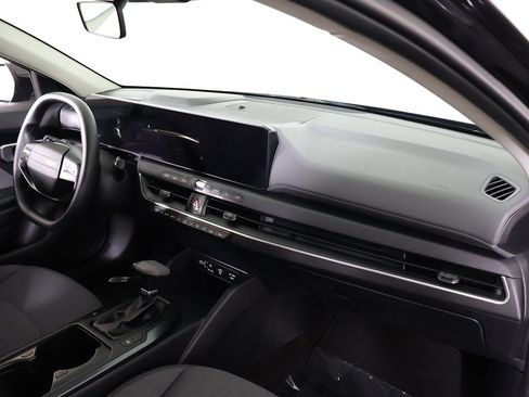 Used 2025 Kia K4 LX image 25