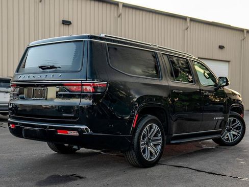 Used 2024 Jeep Wagoneer L Series II w/ Flexible Seating Group AWD/4WD image 8