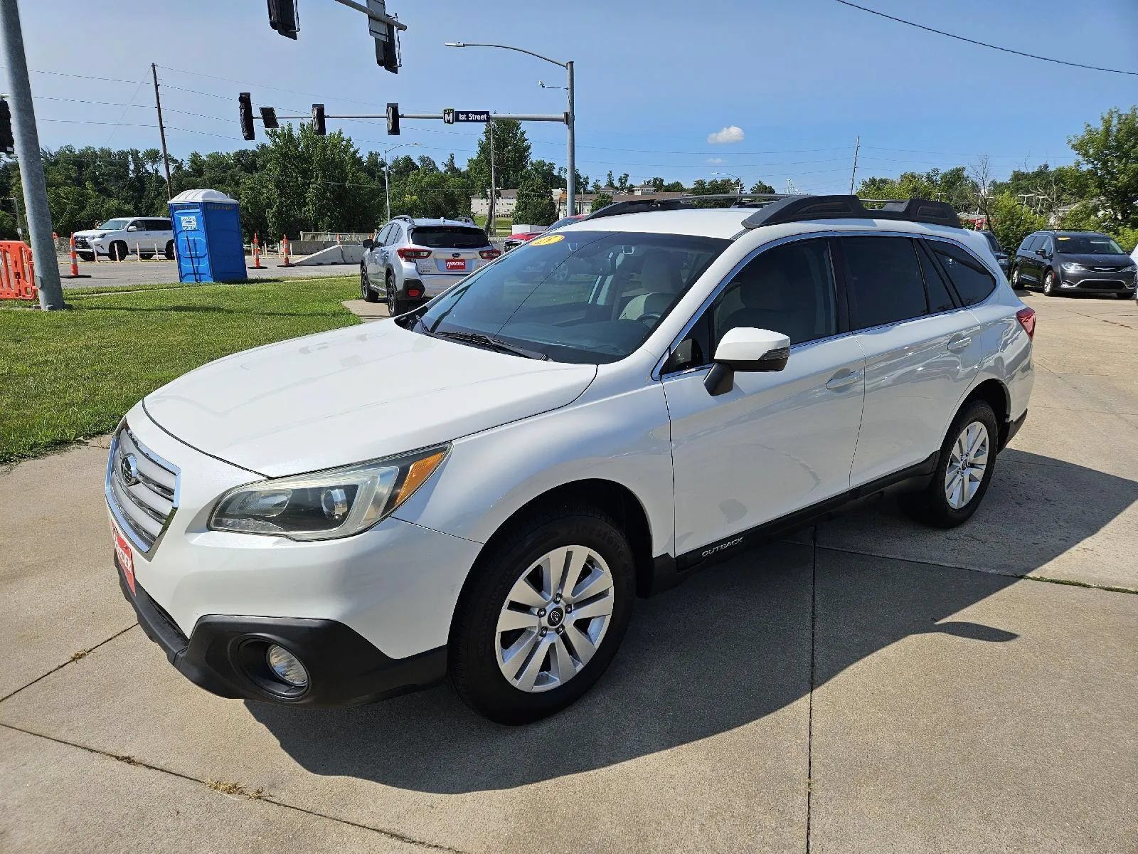 Used 2015 Subaru Outback 2.5i Premium AWD/4WD image 3