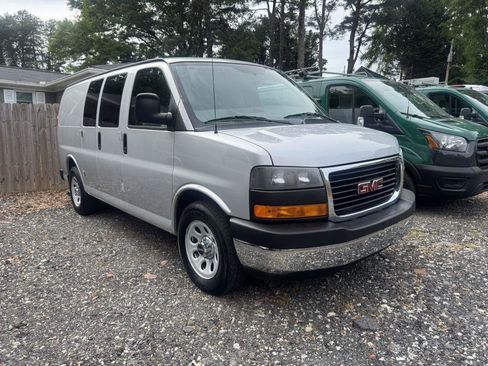 Used 2014 GMC Savana 1500 RWD image 2