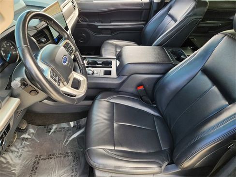 Used 2024 Ford Expedition XLT image 14