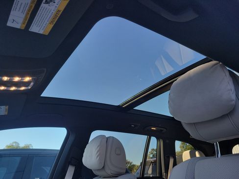 Certified 2025 Mercedes-Benz GLS 580 4MATIC image 37