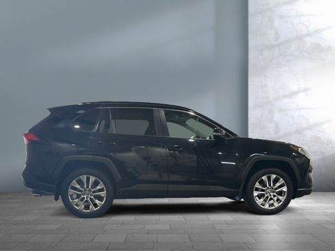 Used 2021 Toyota RAV4 XLE Premium AWD/4WD image 7