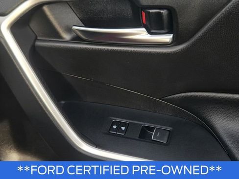 Used 2022 Toyota RAV4 XLE image 15