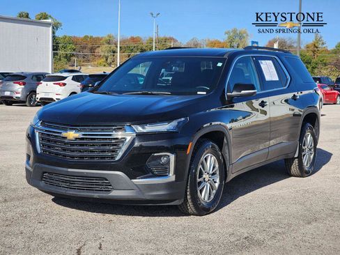 Used 2023 Chevrolet Traverse LT image 3