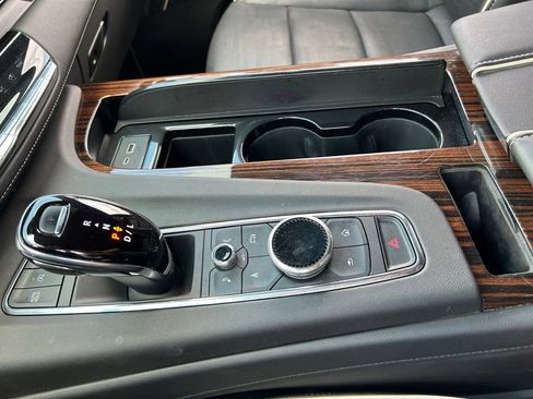Used 2023 Cadillac Escalade ESV Premium Luxury AWD/4WD image 36