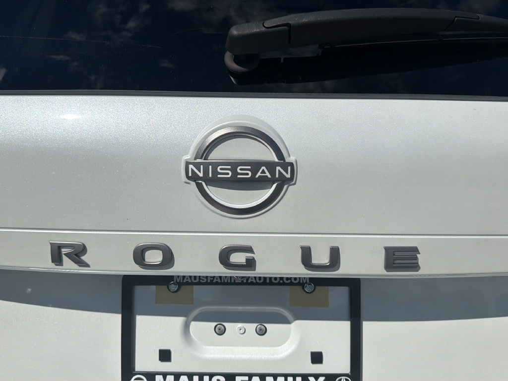 Certified 2025 Nissan Rogue SL w/ SL Premium Package FWD image 50
