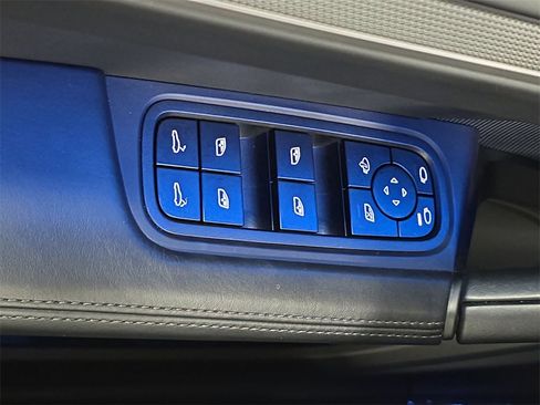 Used 2025 Porsche Cayenne image 21