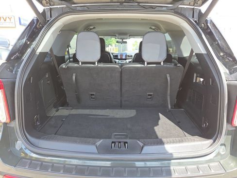 Used 2022 Ford Explorer XLT w/ Equipment Group 202A AWD/4WD image 17