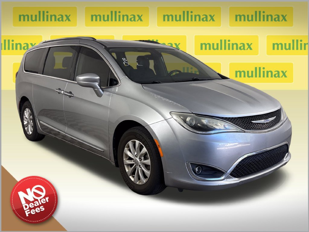 Used 2019 Chrysler Pacifica Touring-L FWD 360° Tour