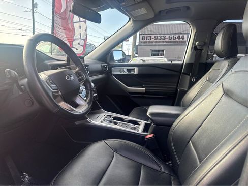 Used 2021 Ford Explorer Limited w/ Equipment Group 301A AWD/4WD image 9
