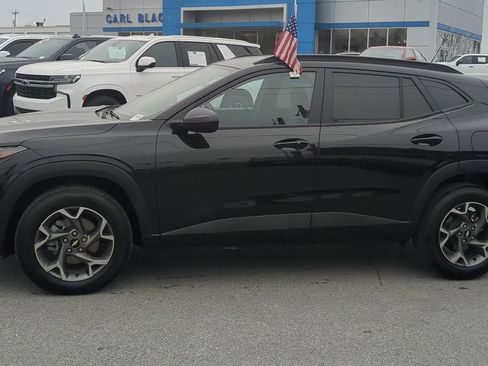 Used 2025 Chevrolet Trax LT w/ Driver Confidence Package image 5