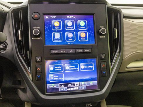 Used 2025 Subaru Forester AWD/4WD image 23