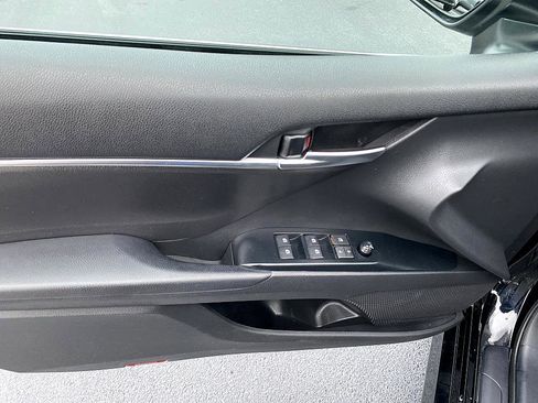 Certified 2020 Toyota Camry LE image 9