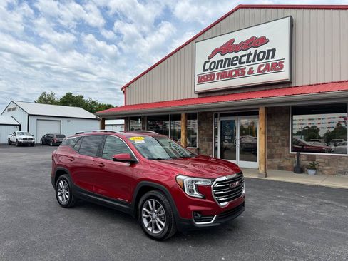 Used 2023 GMC Terrain SLT w/ Tech Package AWD/4WD image 2