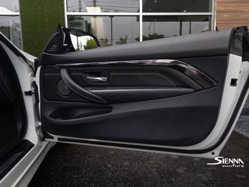 Used 2017 BMW M4 Convertible image 26
