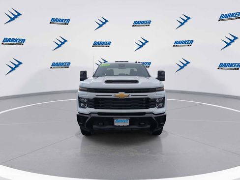 Used 2025 Chevrolet Silverado 2500 Custom w/ Custom Value Package image 3
