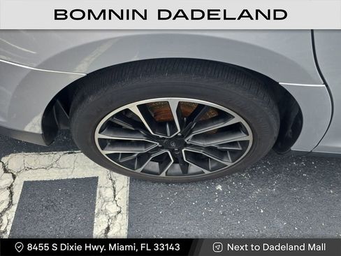 Used 2018 Ford Taurus SHO w/ Driver Assist Package image 8