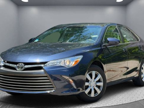 Used 2016 Toyota Camry LE FWD image 1