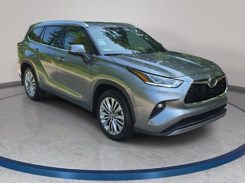 New 2026 Toyota Highlander Platinum AWD/4WD image 3