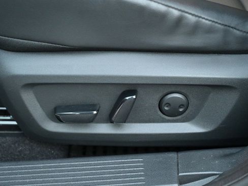 Used 2023 Nissan Rogue SV w/ SV Premium Package image 19