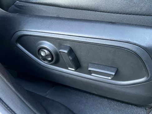 Used 2023 Jeep Grand Cherokee Limited w/ Luxury Tech Group II image 16