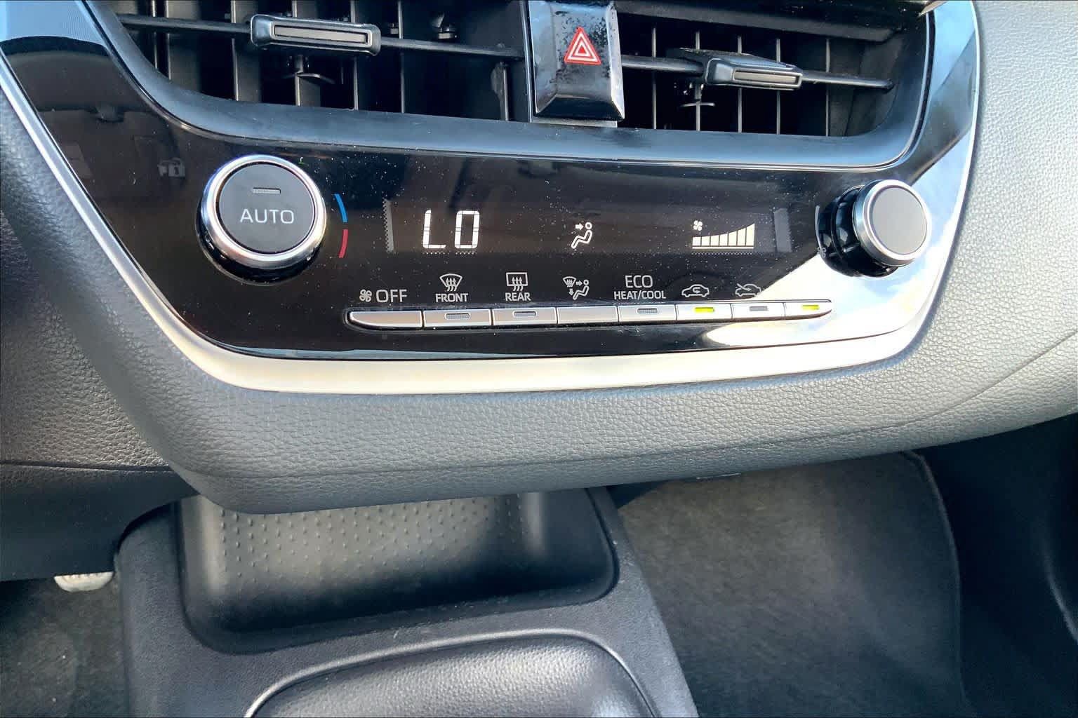 Used 2025 Toyota Corolla LE FWD image 32