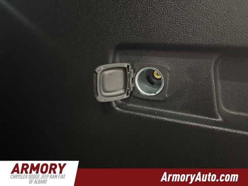 Used 2023 GMC Acadia SLT image 30